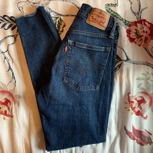 Levi’s Wedgie Skinny